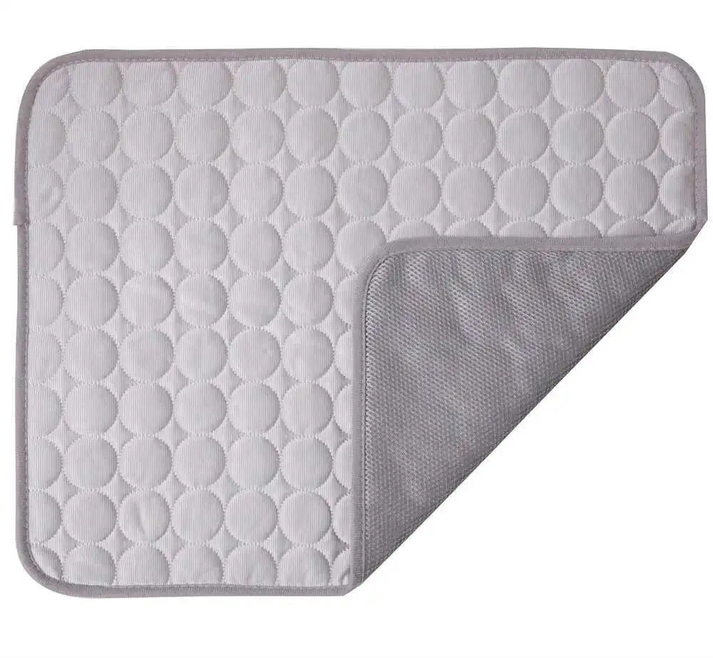 Couchage en maille respirante pour chien et chat en situation, vue 4