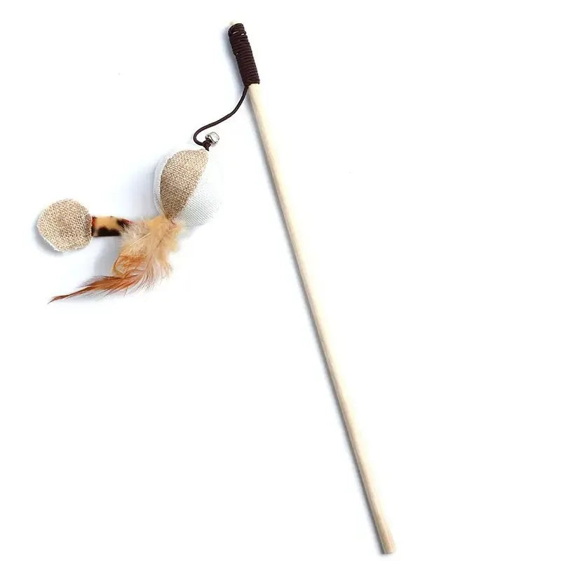 Chat sautant après la breloque