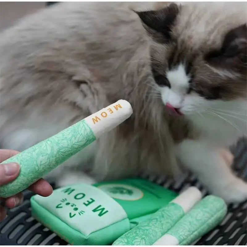 Jouet en tissu pour chat en situation, vue 2