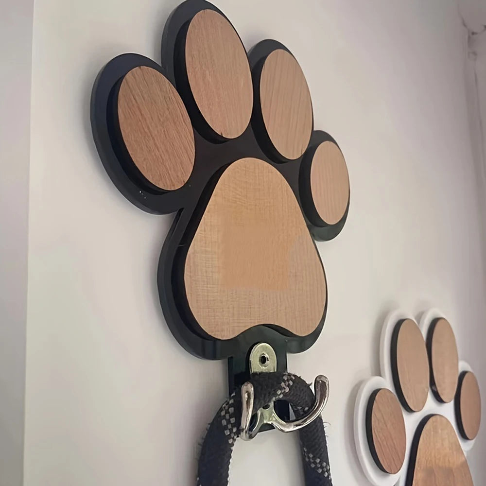 Porte-laisse mural en bois avec laisse accrochée