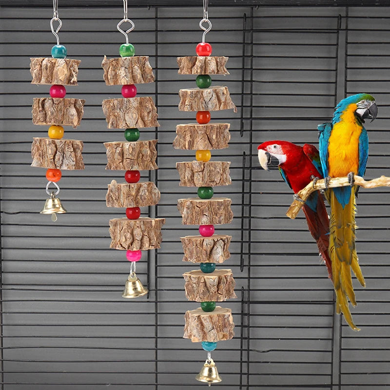 Jouet à mordiller suspendu dans une cage à oiseau