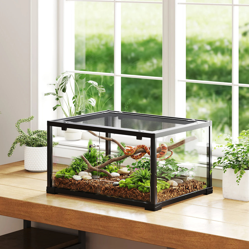 Terrarium en verre avec porte coulissante ouverte