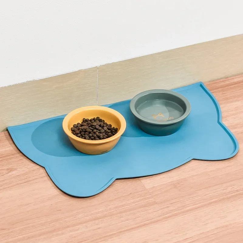 Gamelle pliable imperméable pour chien et chat en situation, vue 3